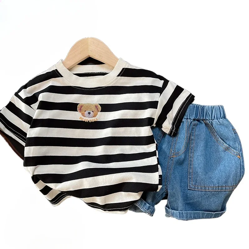 Новый летний комплект детской одежды, детский костюм с короткими рукавами для мальчиков, футболка, шорты, 2 шт./компл., детская одежда, повседневный полосатый костюм для младенцев