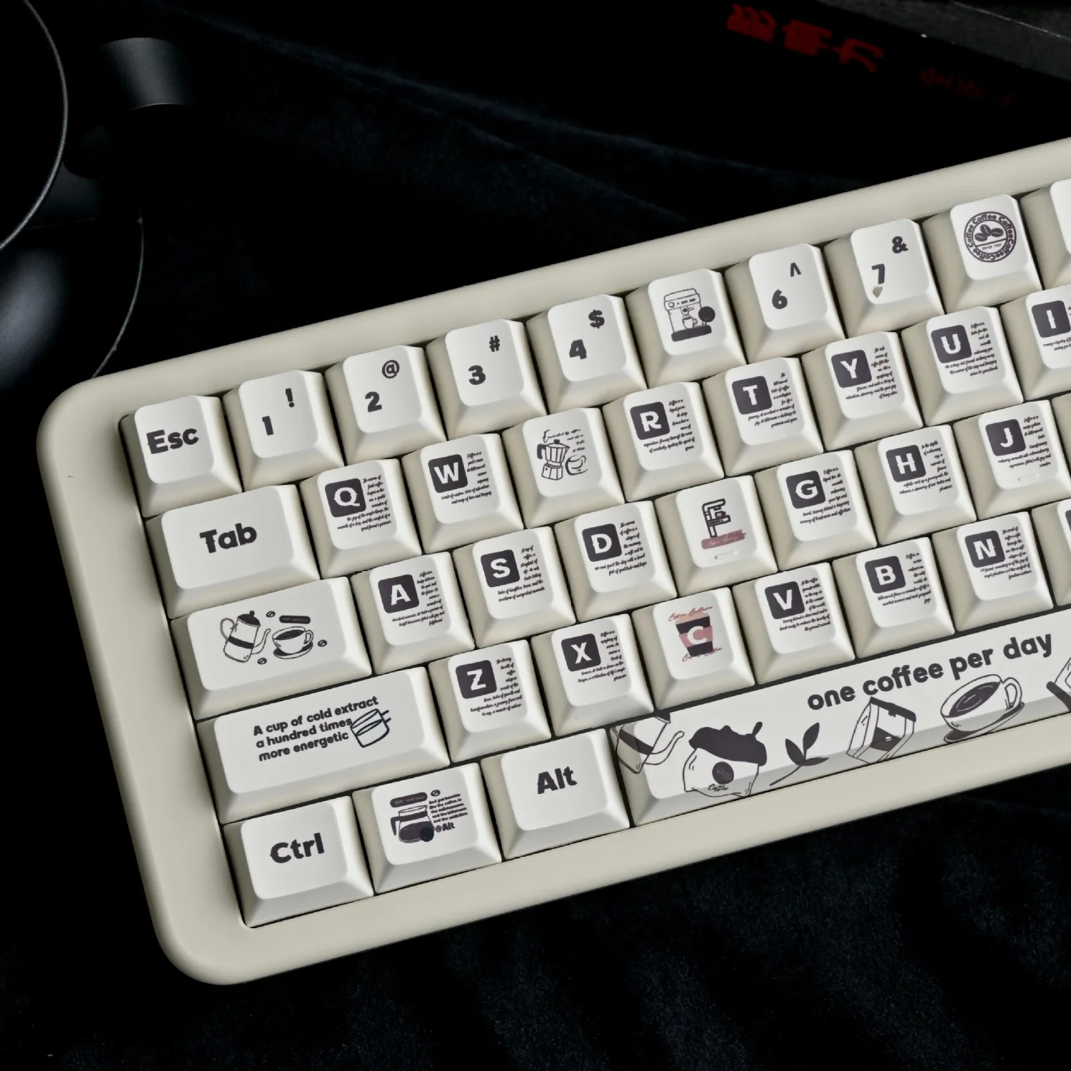 Imagem -03 - Teclas de Café Cereja Pbt 61 Teclas 128 Teclas 128 Teclas 60 64 84 98 108 Jogos Teclado Mecânico Interruptor mx Sublimação Térmica Simples Criativo