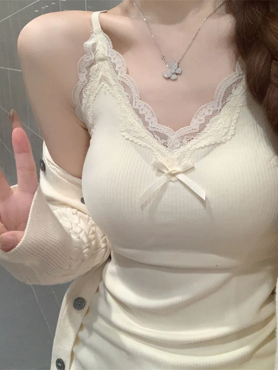 

Early Autumn Women's Camisole V-neck Lace Trim Adjustable Strap Bralette Tank Top Underwear Korean Style Commute Fashion