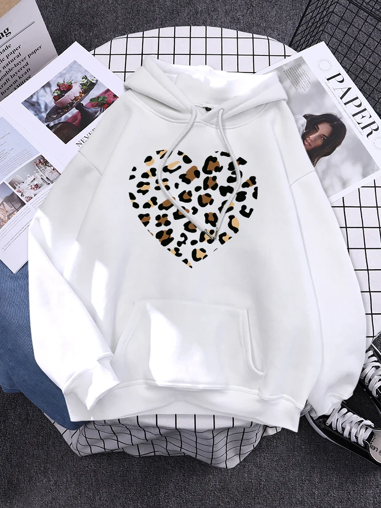 Simple Broken Leopard Heart Prints Hoodies Women Harajuku Cartoons Clothing Casual Loose Hoody Fleece Pocket Female Sweatshirt