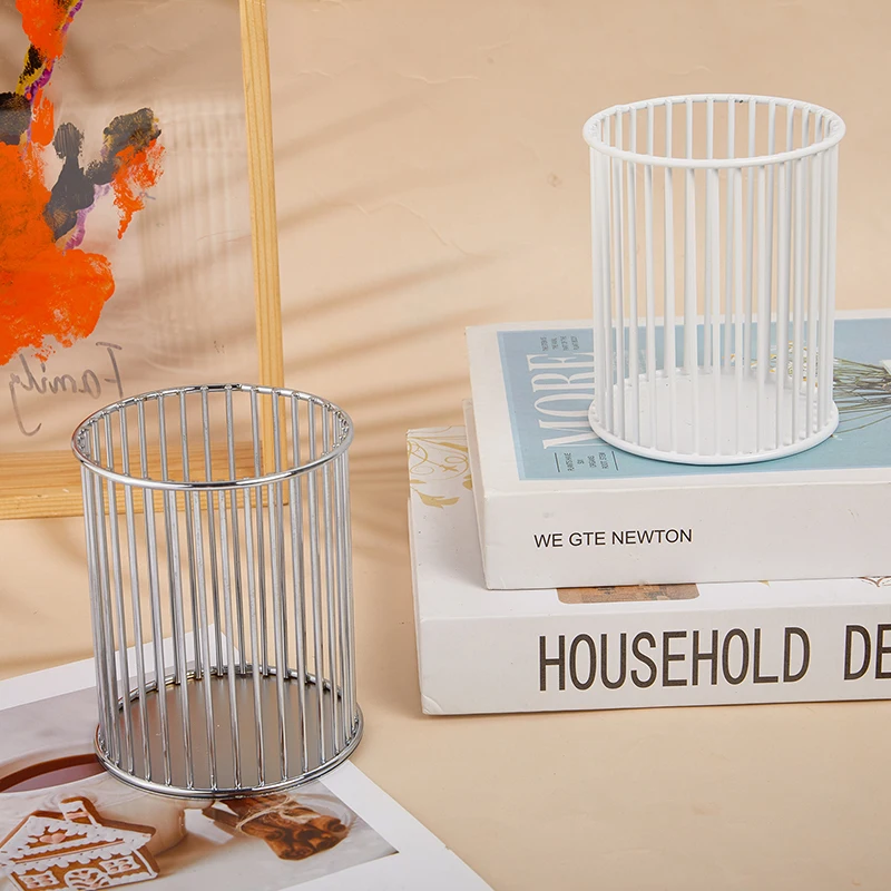*1Pcs Nordic Hollow Out Makeup Brush Holder Organizer Cylindrical Practical Pen Holder Portable Cosmetic Organizer Bucket