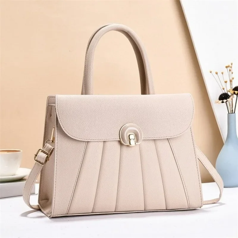 

Designer Diaper Bag For Women: Large Capacity Elegant Leather Tote, Minimalist Vintage Crossbody Bag With Paris Letter Logo