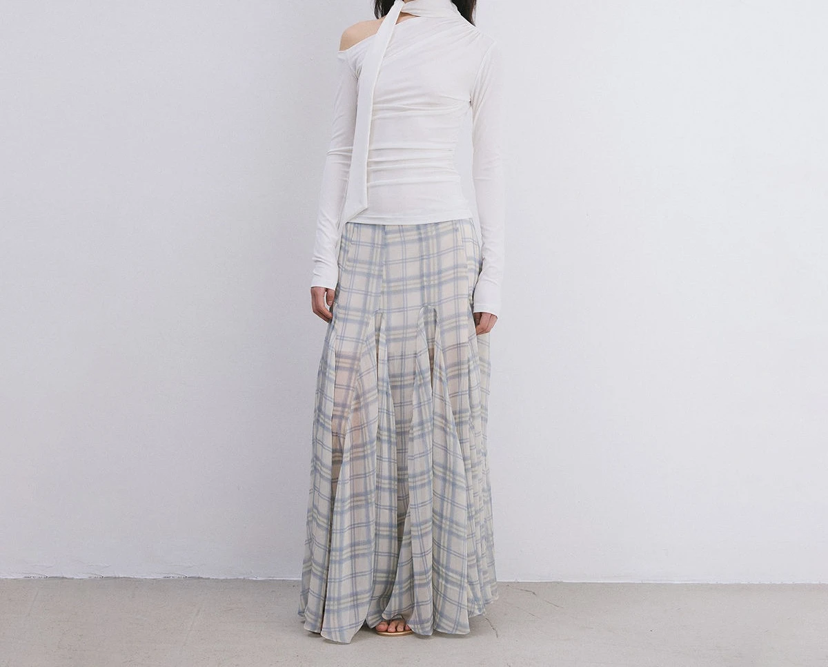 Irregular Checkered Fish Tail Decoration Makes The Body Appear Slim, Slightly Transparent, And Gentle. Half Body Skirt