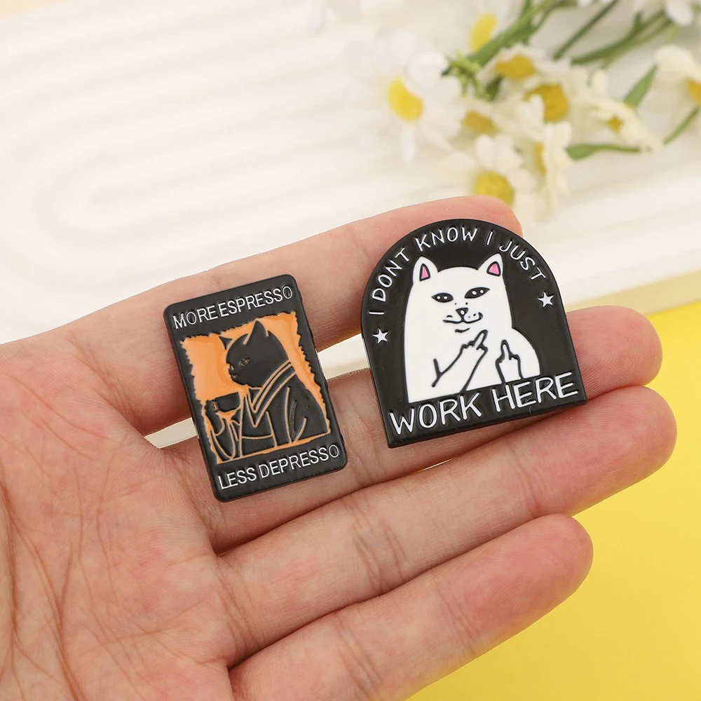 الكرتون الإبداعية قوس قزح القط بروش معدني مضحك الأبجدية يقتبس دبوس ظهره الإكسسوارات الأزياء والمجوهرات اختيار هدية مثالية