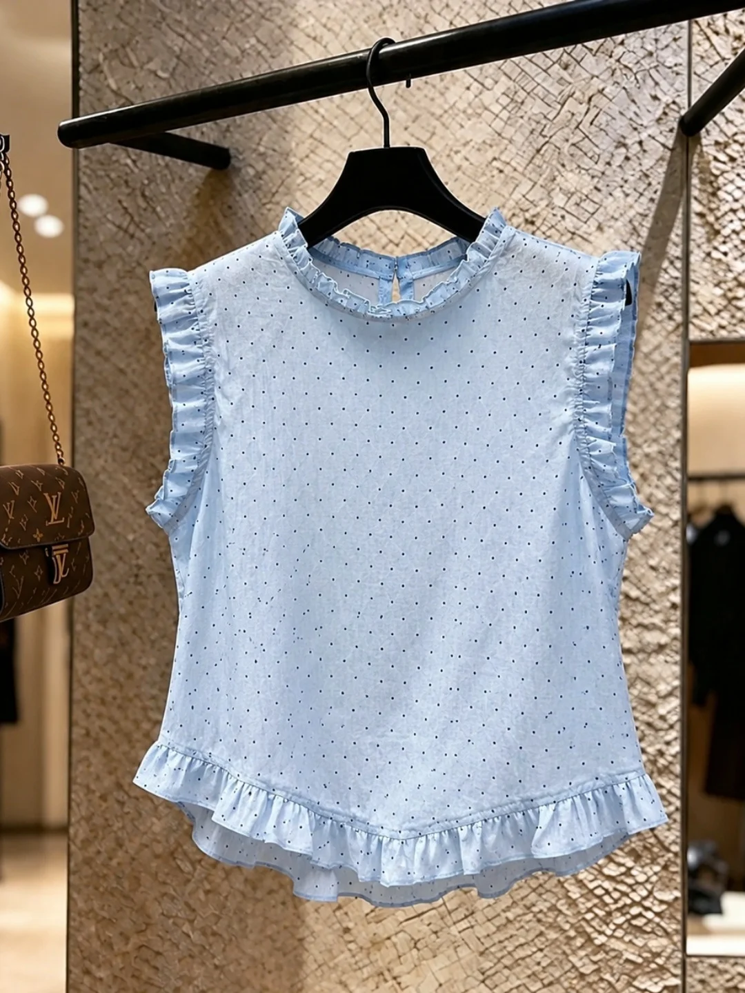 

Elegant Ageless Polka Dot off Shoulder Vest Women's Summer Loose Fit Sleeveless Top Fashionable Earlet Korean Style Silk Blend