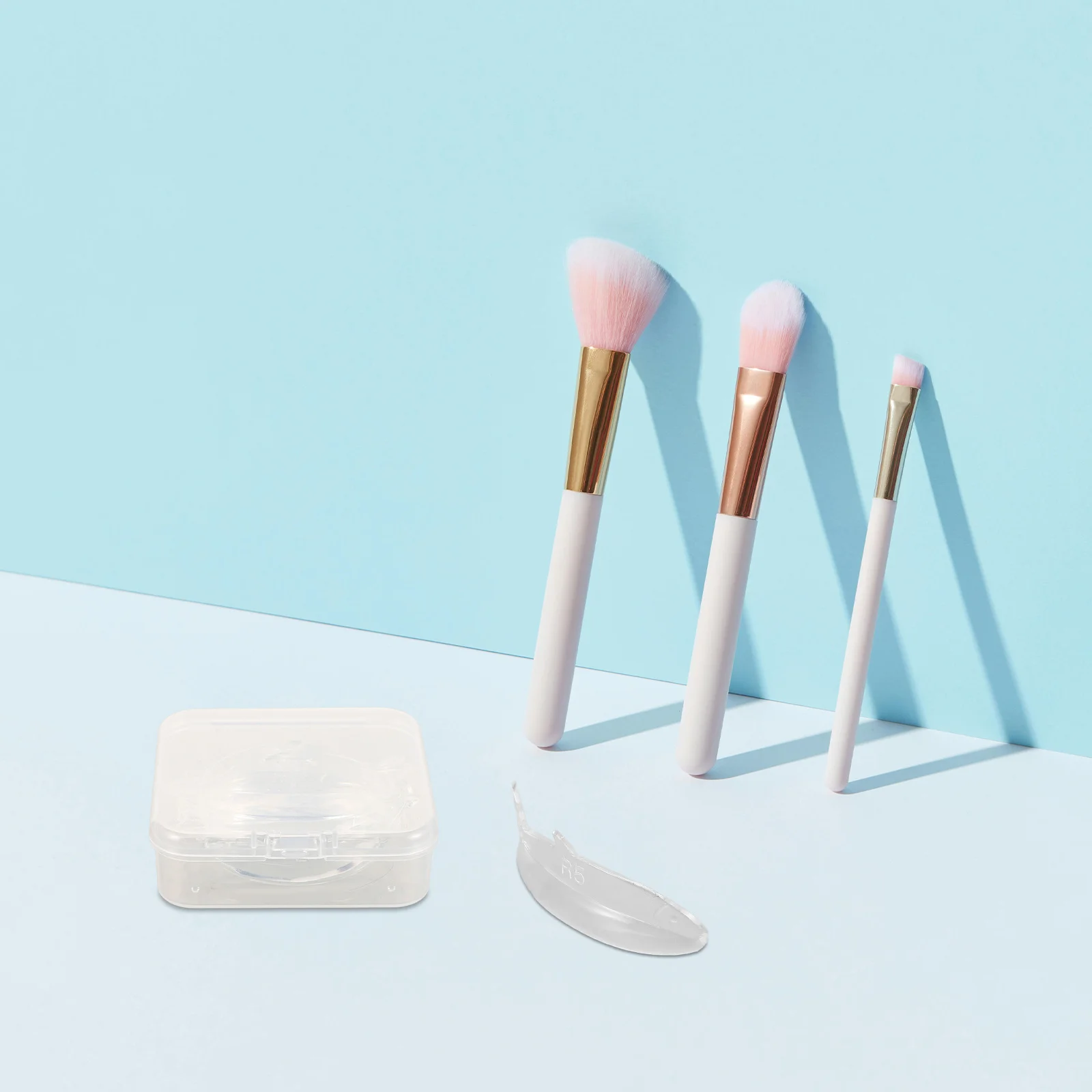 

5Pairs Silicone Lash Lift Pads Fish-Shaped Self-Adhesive Eyelash Curler for Natural Long-Lasting Perm At Home Or Salon Use Lash