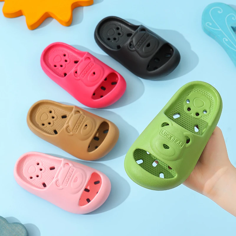 Aged 4-16 Children Slippers Closed Toe Cute Water Leak Fast Dry Sandals For Girls Boys Bathe Flip Flops Non-Slip Home Kids Shoes