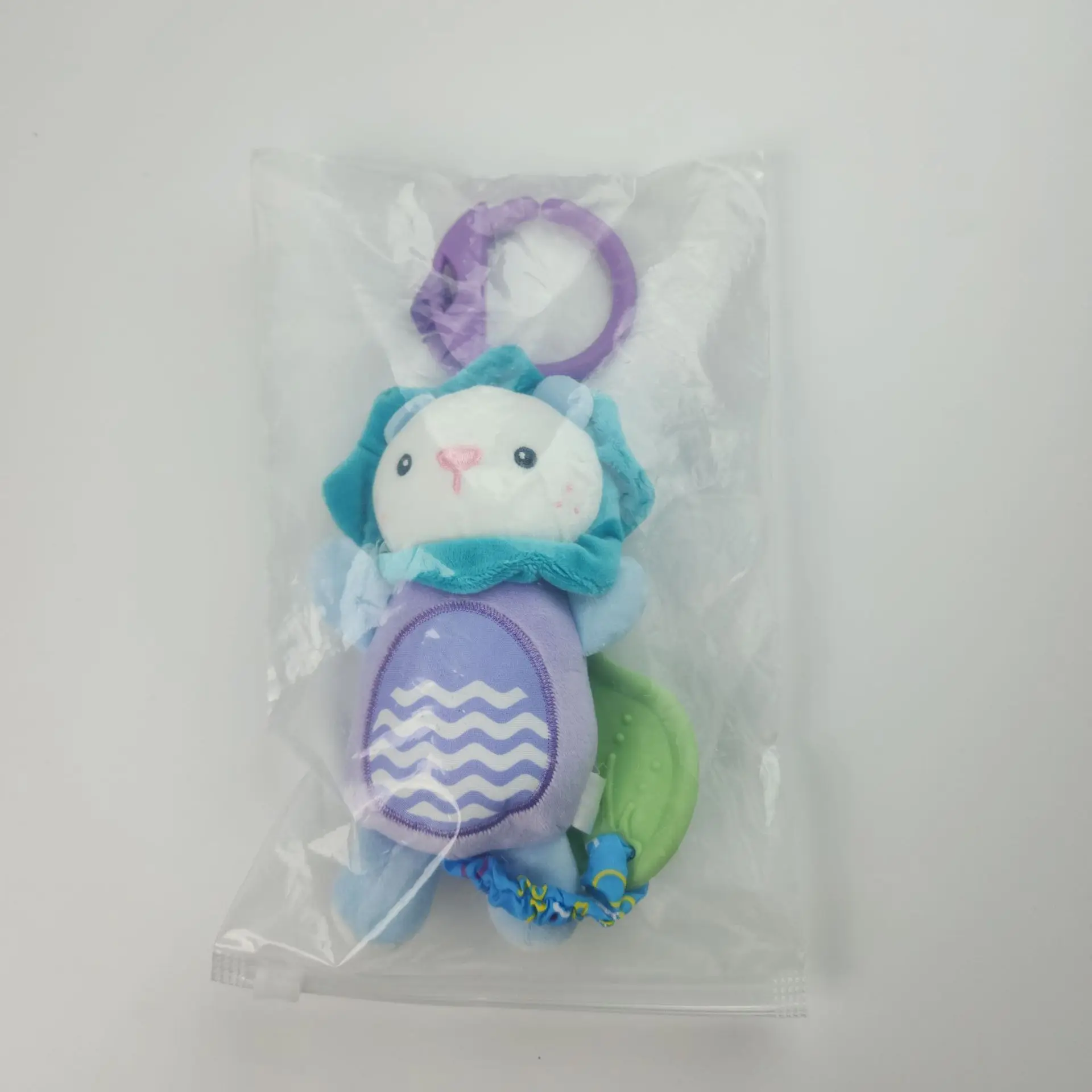 Weiche Tier-Plüsch-Hängespielzeuge mit Handglocken und Beißring - Sensorisches Entwicklungsspielzeug für Säuglinge und Neugeborene