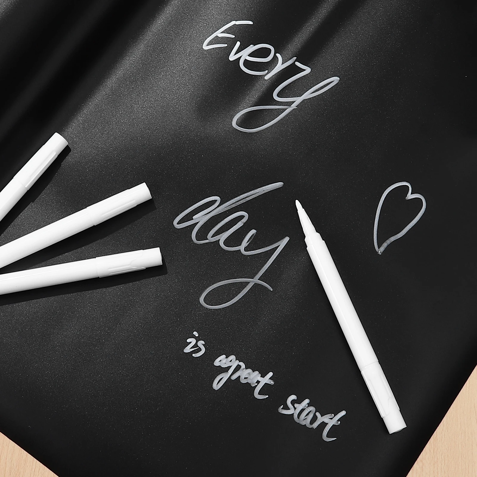 

4 pcs Liquid Chalk White Marker Fine Tip Erasable Dry Paint Pens Glass Plastic Blackboard Markers School Kindergarten