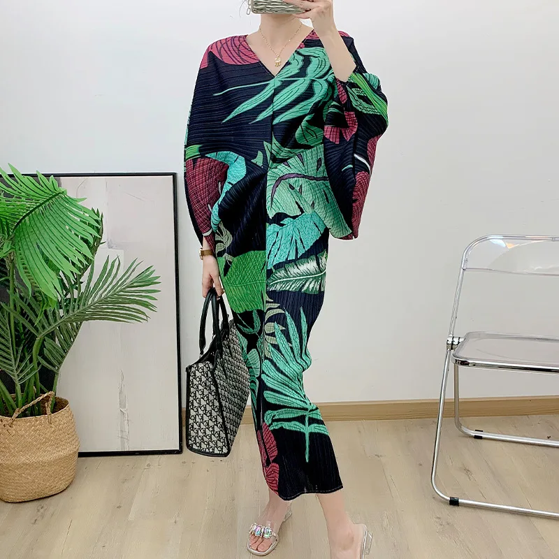 

Pleated Bat Sleeve Dress 2024 Temperament V-neck Skirt Foreign Trade Large Size Pullover Print Pressed Pleated Dress