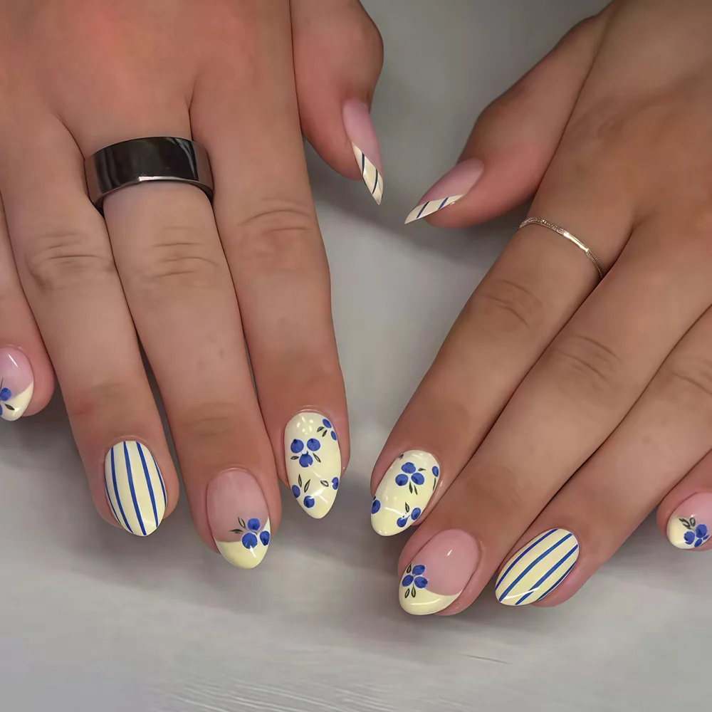 

24Pcs Fruit Wear Nail Blueberry Stripe French Press Fake Nail ins Wind, Nail Art