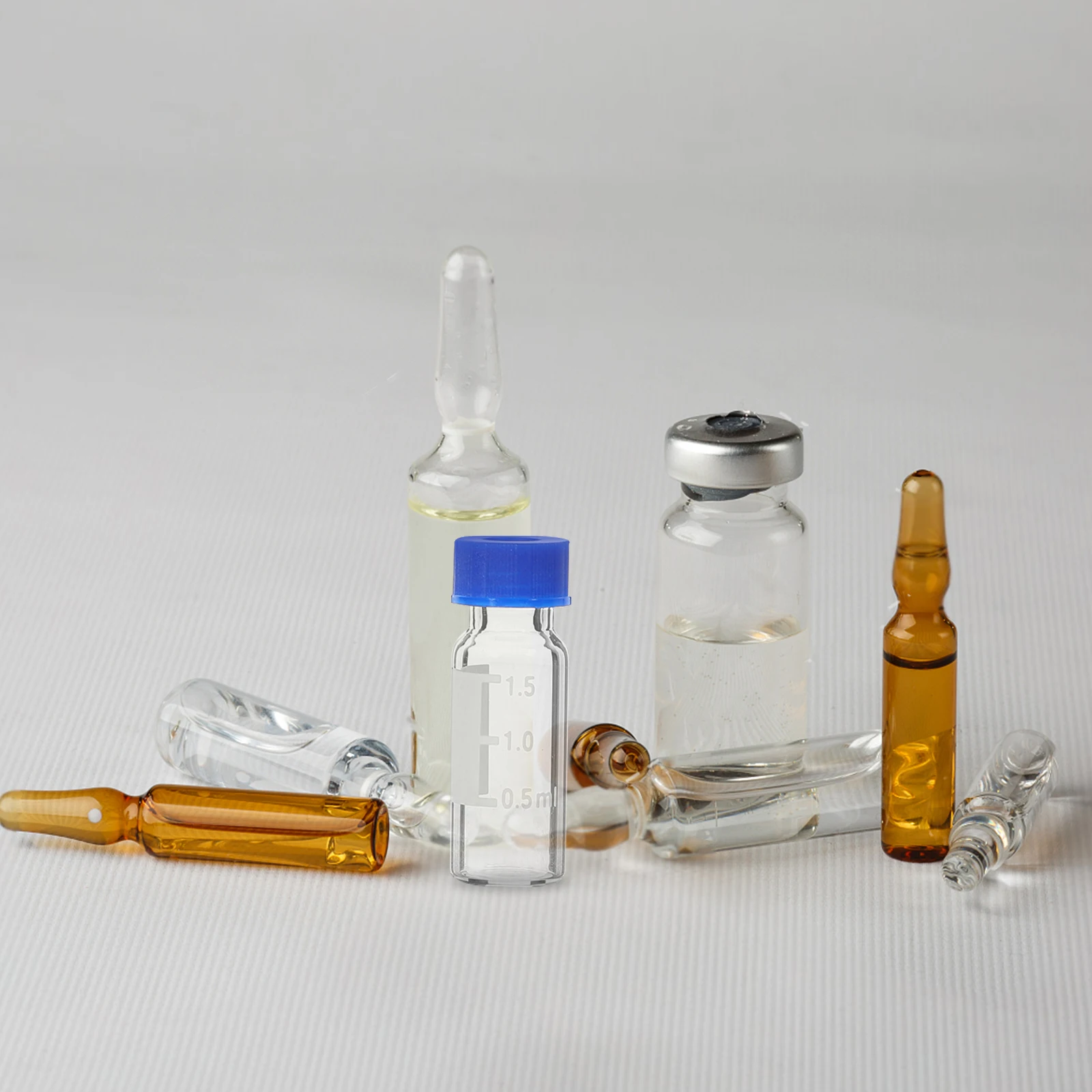 

100Pcs Glass Vials Small Glass Bottles Sampling Vials Leakproof Caps Stable Bottom Clear Tiny Jars Small Bottles with Lids