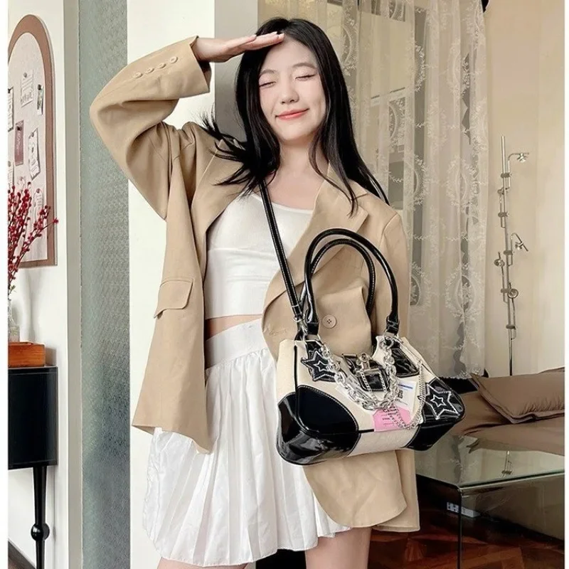 Bolsa de couro preto e branco elegante coreana para mulheres, estrela de tendência gótica feminina, sacolas de nova designer, bolsas estéticas femininas, estilo Y2k