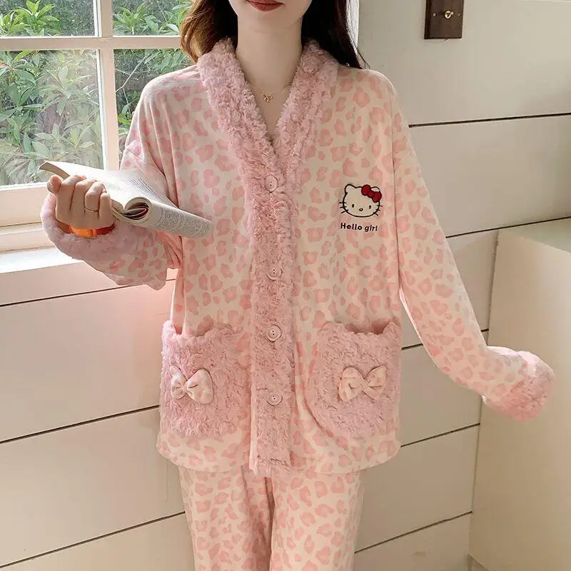 

Пижама Sanrio Autumn Hello Kitty 2026, зимняя, из флиса Sea Island, домашняя одежда, для отдыха, толстая, теплая, осенне-зимняя, с милым мультяшным леопардовым принтом