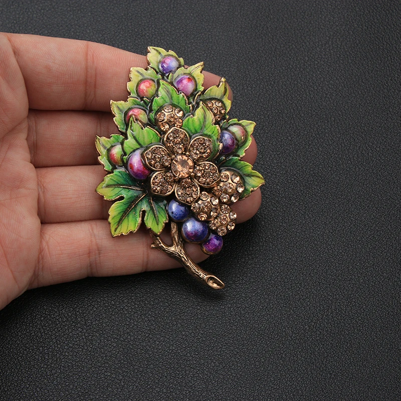 Vintage Grape Cluster Brooch Pin Enamel Leaf Rhinestone Crystal Fruit Lapel Pin Women Costume Jewelry Gift