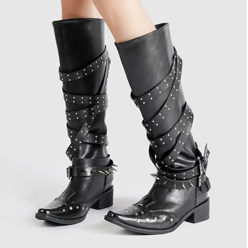

Женские сапоги до колена с заклепками и острым носком в стиле ретро, модные рыцарские сапоги на высоком каблуке с пряжкой в стиле панк, длинные женские сапоги