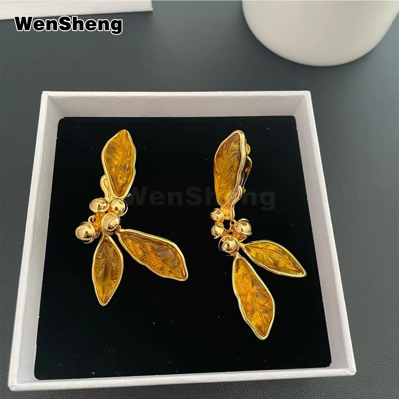 Gold-plated ear clips with wind leaf