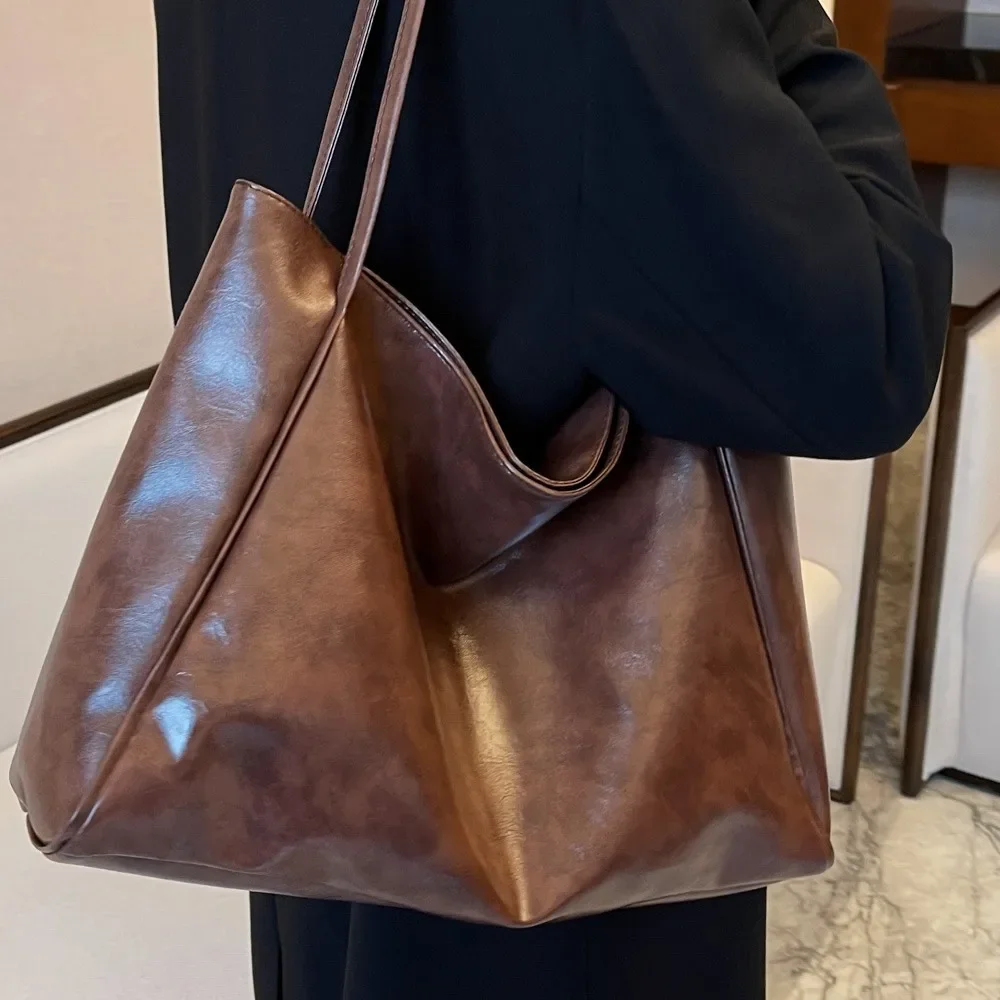 

2025 Spring New Retro Shoulder Bag Leisure Large Capacity Commuter Tote Bag Woman Women Handbags