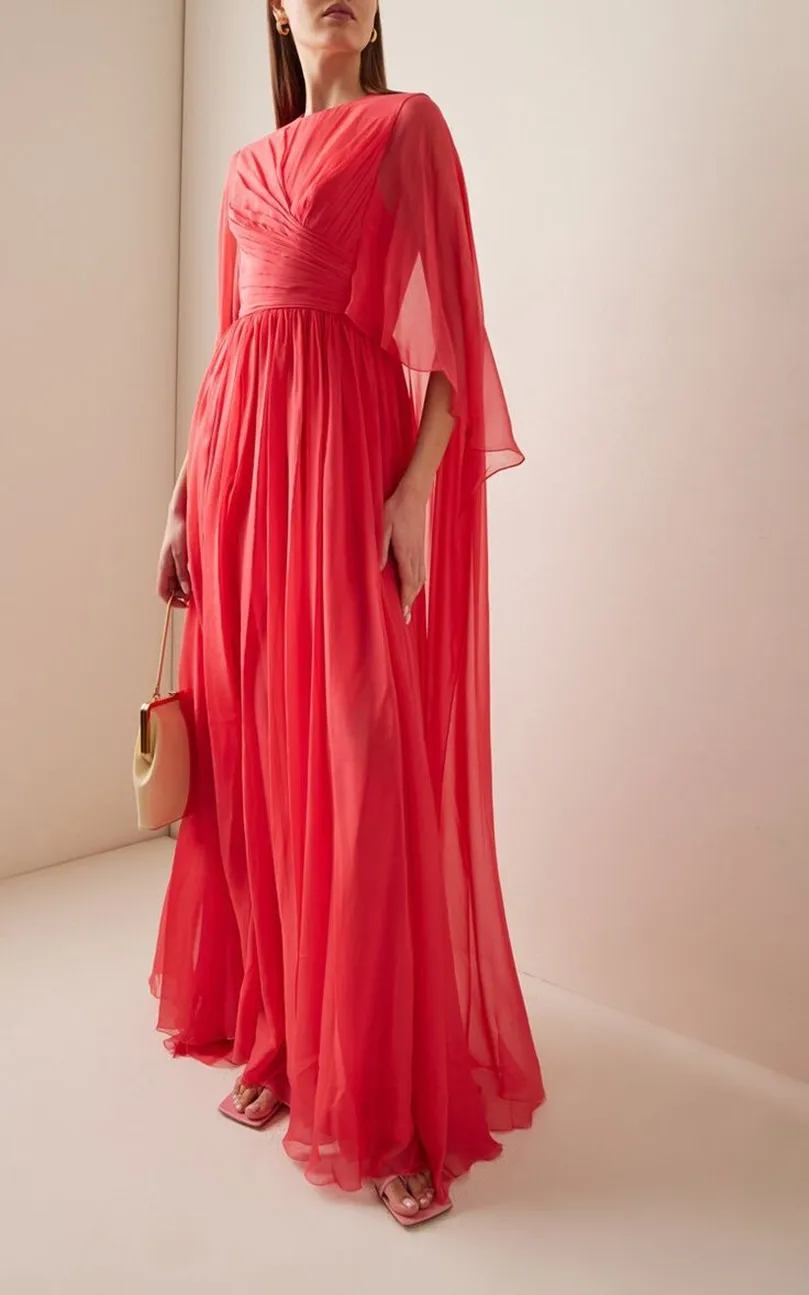 Op maat gemaakte lange avondjurken met O-hals en cape A-lijn chiffon O-hals geplooid فسات Bravo Mohamed vloerlengte galajurk voor dames