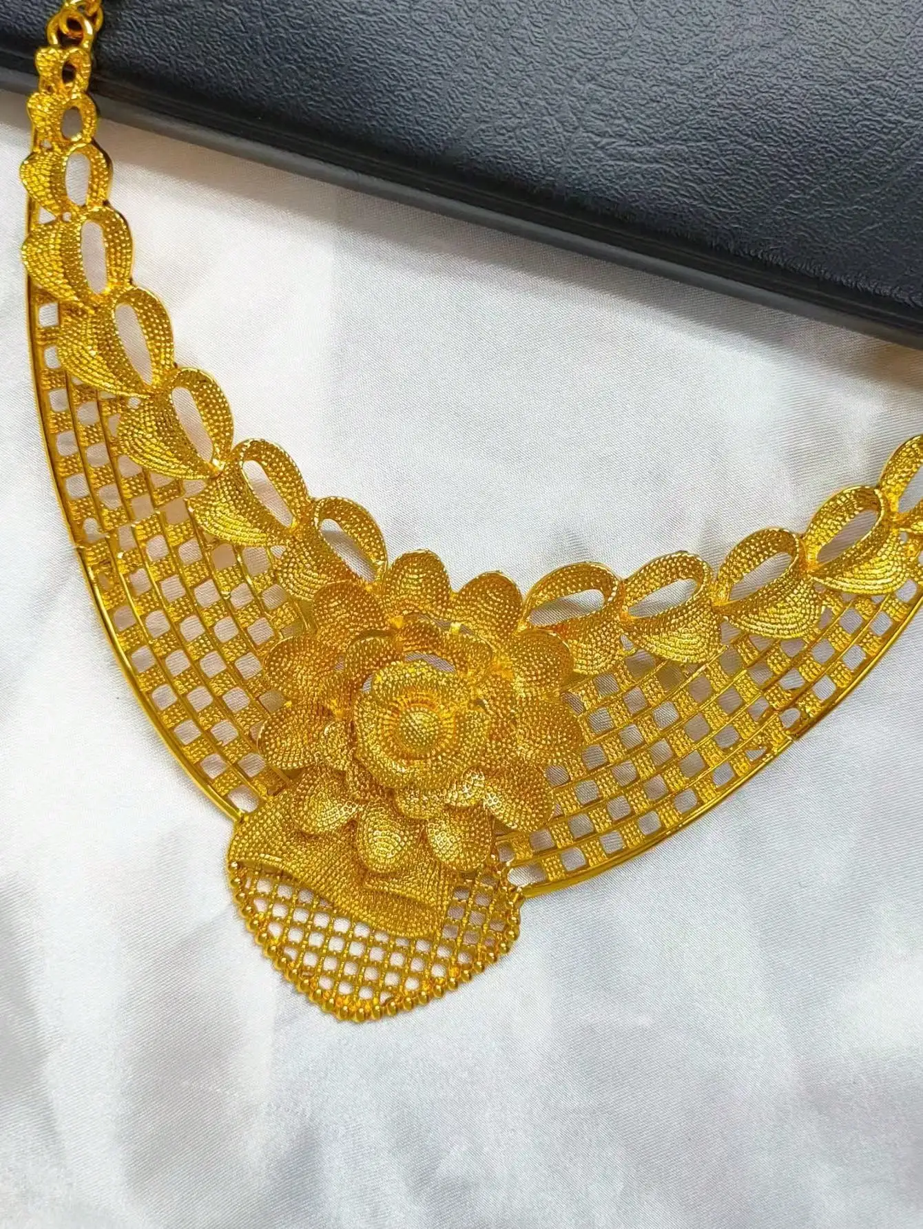 Alloy 24k Gold Plated African Necklace Bracelet Earrings Ring Dubai Indian Bridal Women\'s Jewelry Set