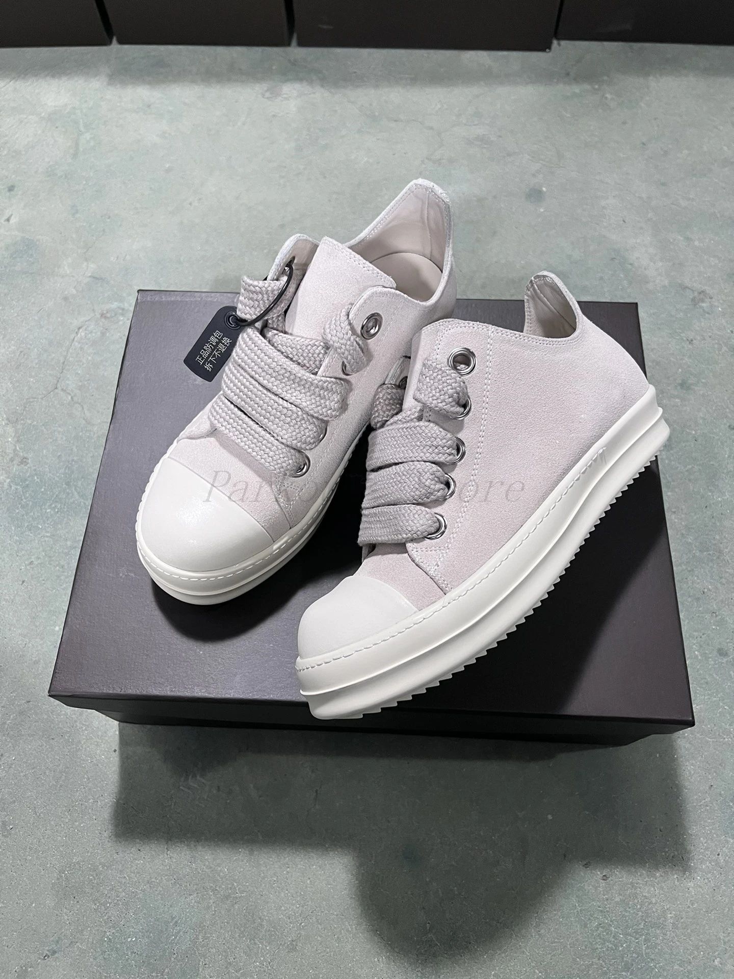 

Coarse shoelaces, big chicken eyes, rice white cowhide suede, low cut casual shoes, sporty men's and women's new styles