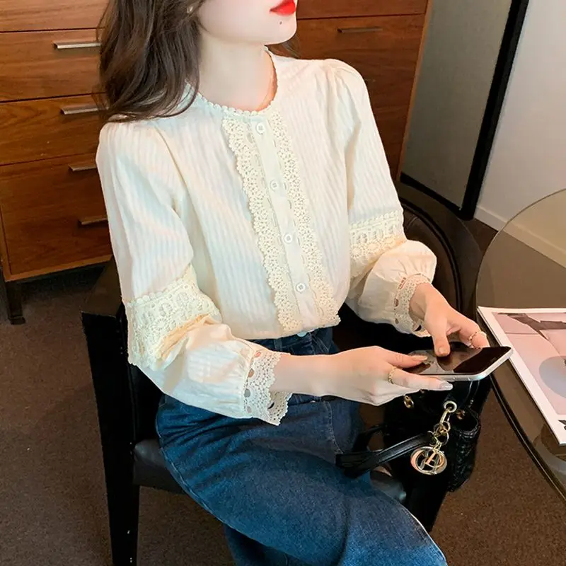 Sweet O-Neck Spliced Button Lace Blouses Women\'s Clothing 2023 Autumn Winter Loose Casual Tops Princess Sleeve Shirts