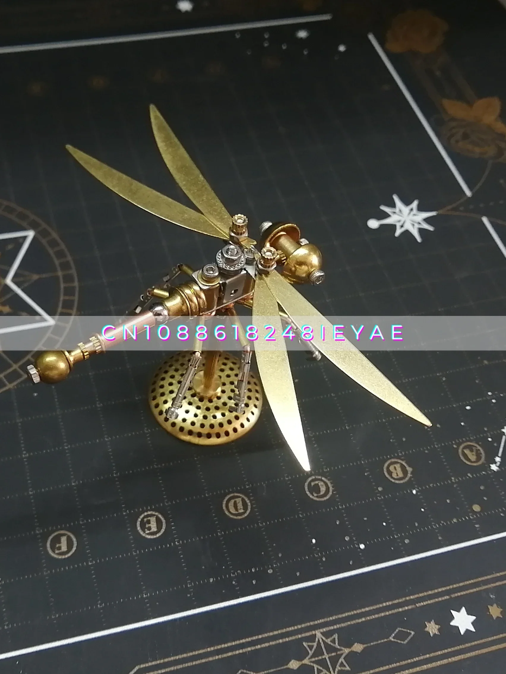 

Steampunk Wind Mechanical Insects Metal Assembly Small Dragonfly Model Creative Handmade DIY Toy Decorative Ornament