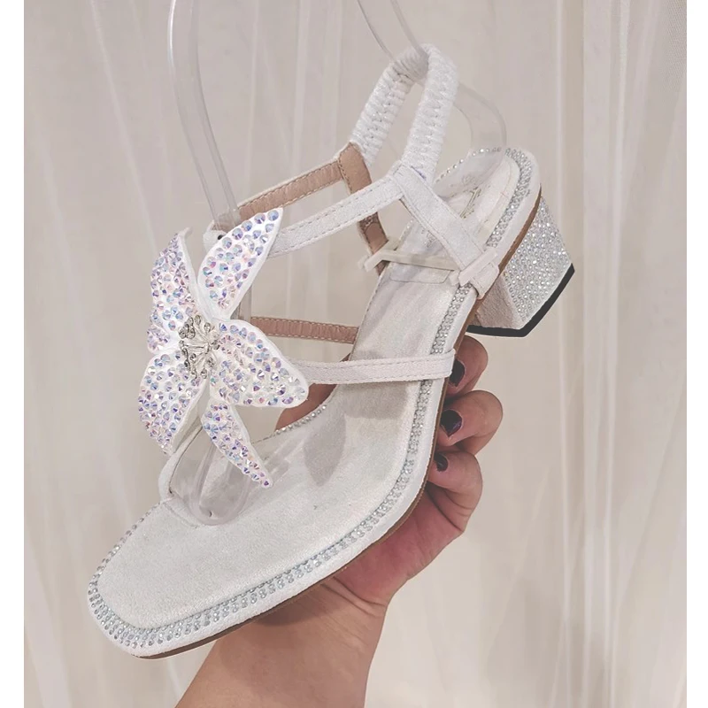 White Rhinestone Lily Flower Thong Toe Square Heels Sandals for Woman Mid Crystal Heels Ankle Strap Flower Wedding Sandals