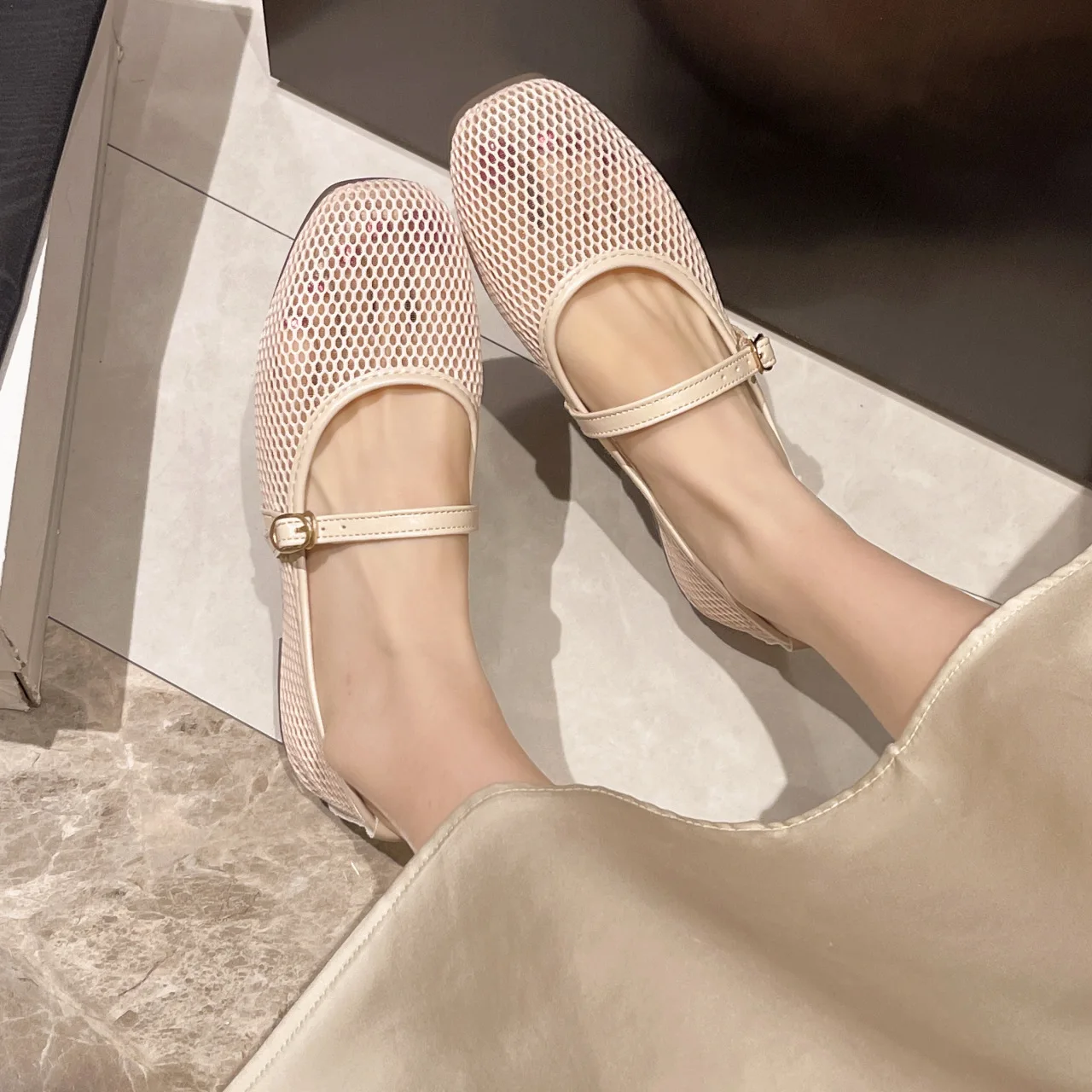 Women Mesh Ballet Flats Fishnet Ballerina Flats Buckle Strap Slip On Ballerina Shoes Round Toe Ballet Shoes for Outdoor Travel