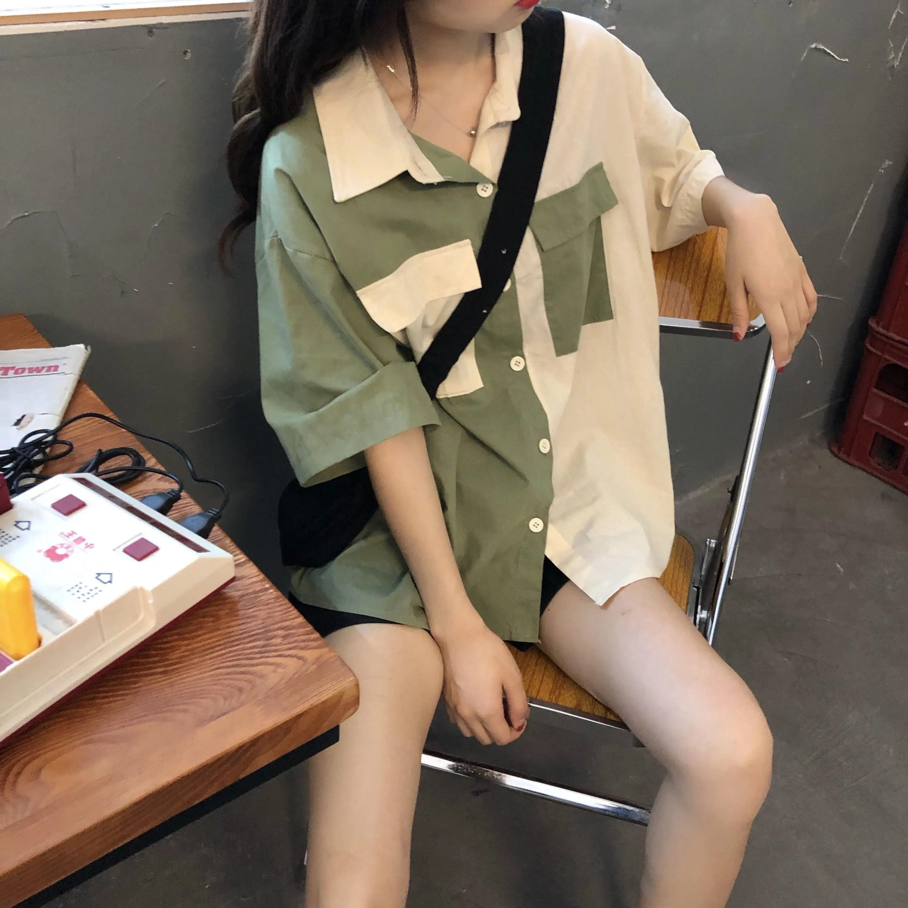 

Floral Shirts Women Slim Fit Puff Sleeve Ruffled Hem Lightweight Fabric Vacation Wear for Summer Boho-Chic Style and Streetwear