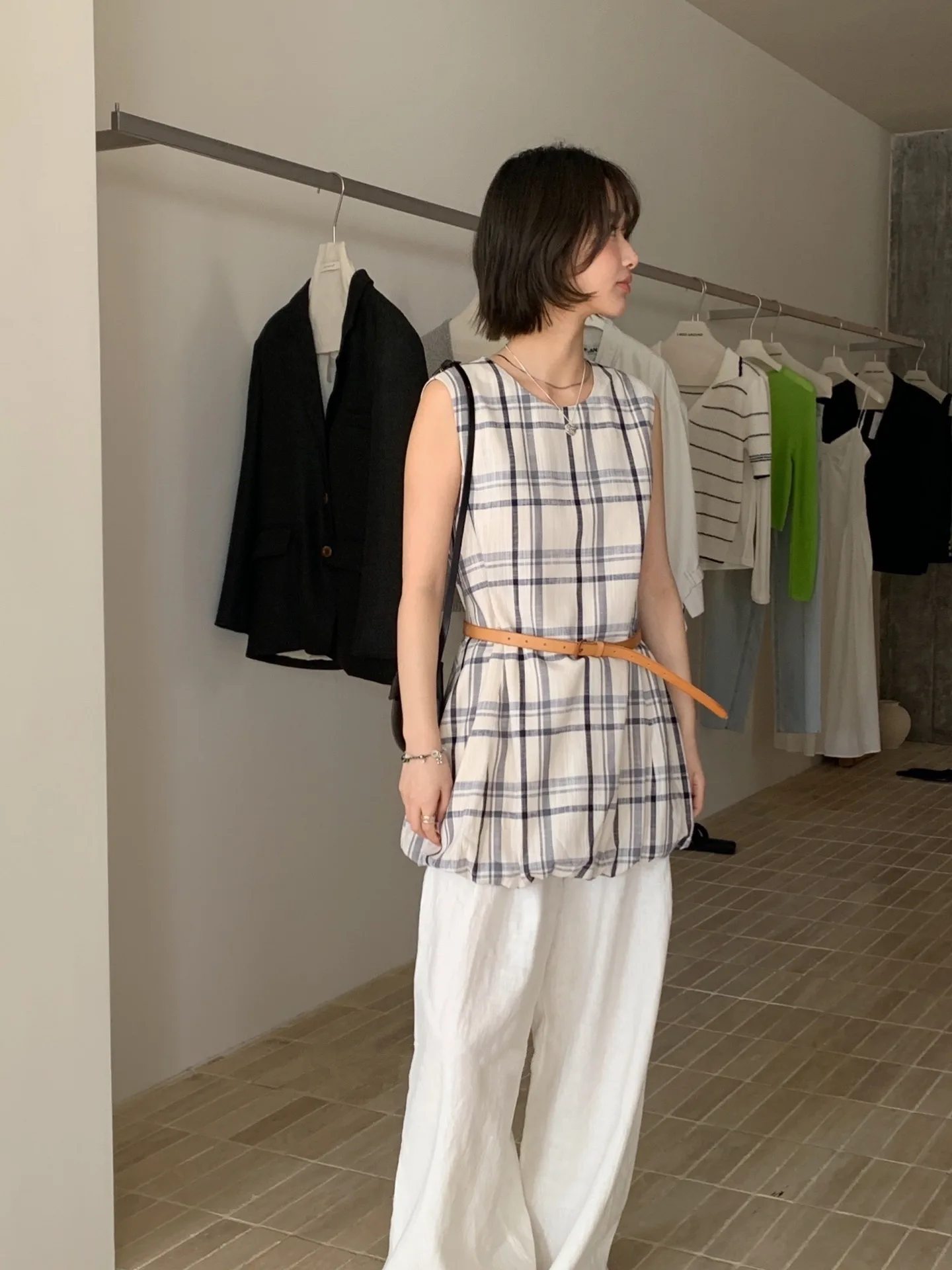 Długa kamizelka w kratę w stylu koreańskim, wysokiej klasy, wyszczuplająca, do noszenia na wierzch, vintage, przeciwstarzeniowa, nowa letnia, elegancka, do pracy, w innym stylu, z innego materiału.