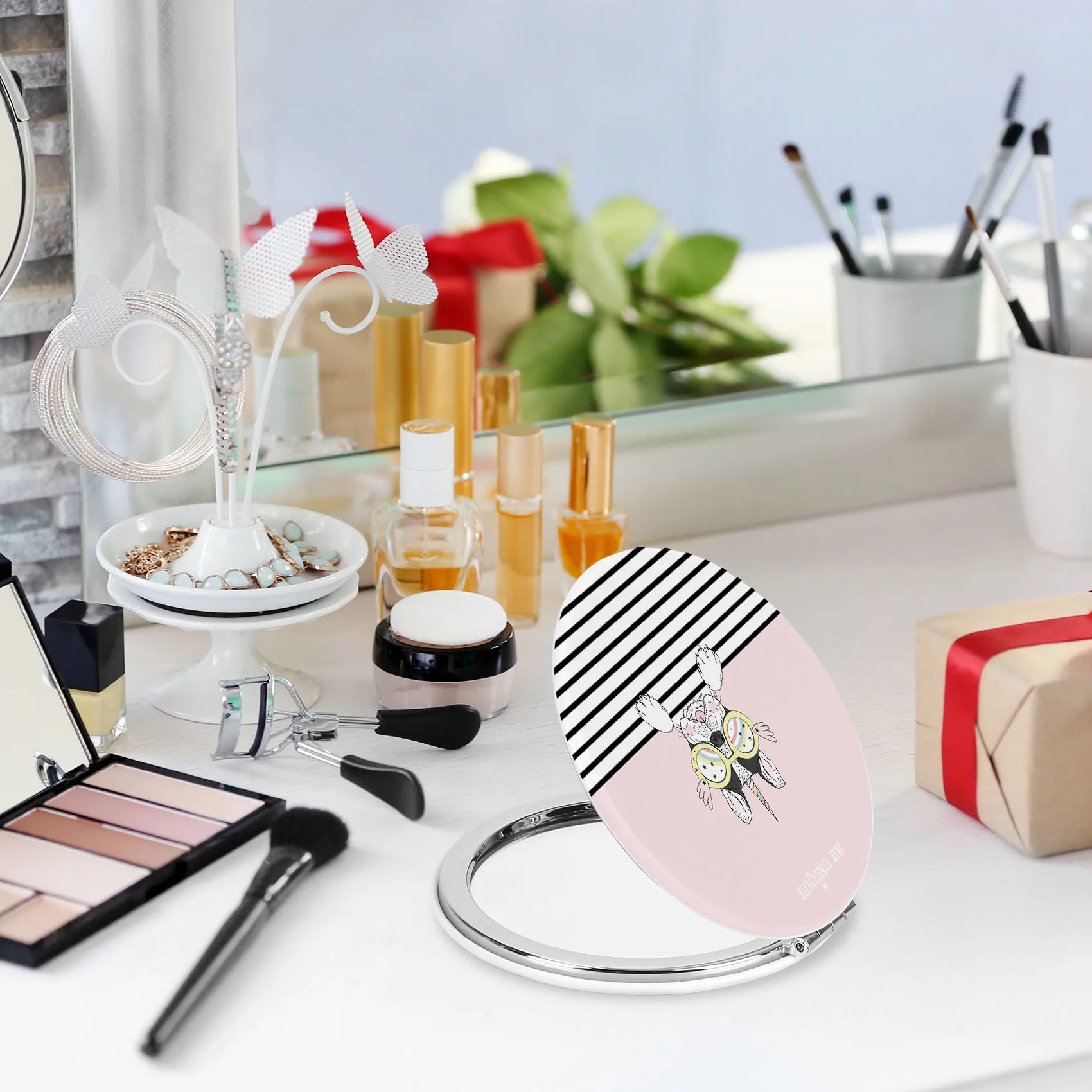 กระจกแต่งหน้าแบบตั้งโต๊ะ สีเรียบง่าย พกพาสะดวก กระจกแต่งหน้าแบบพกพา พับได้ สำหรับนักเรียน ขนาดกะทัดรัด น่ารัก กระจกพกพา