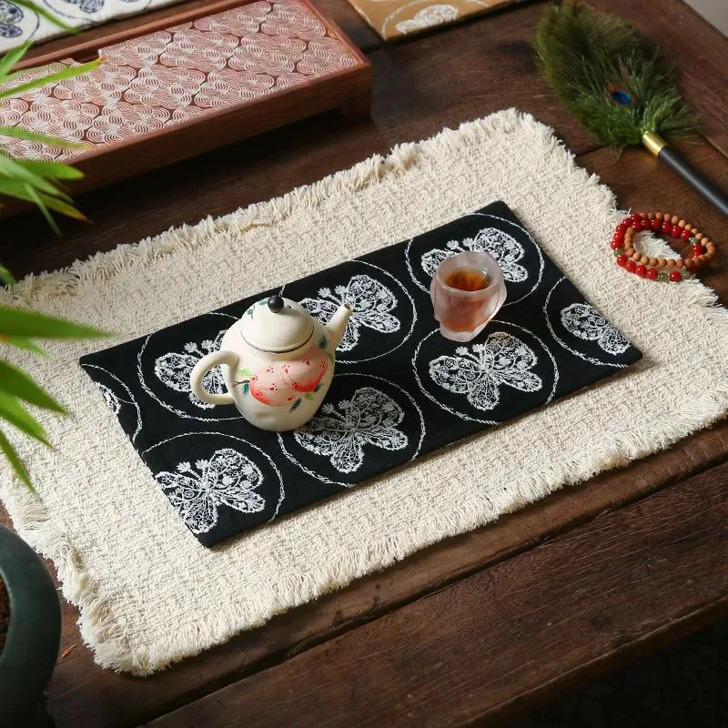 

Настольный коврик ручной работы из хлопка и льна в стиле ретро с черными бабочками, декоративный, с плетеными кисточками, теплоизоляционный, для чайного столика ZI366