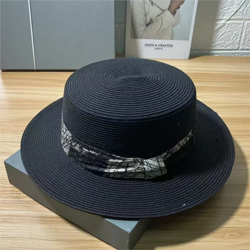 A new versatile and elegant wide-brimmed hat for women