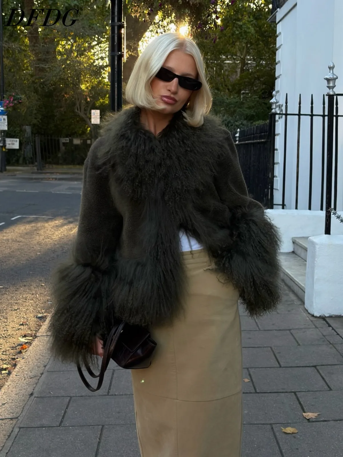 DFDG Women 2026 Faux Fur Cropped Coat Flared Sleeve Curly Plush Collar Design Winter Fashion Streetwear Outer Fashion Jacket