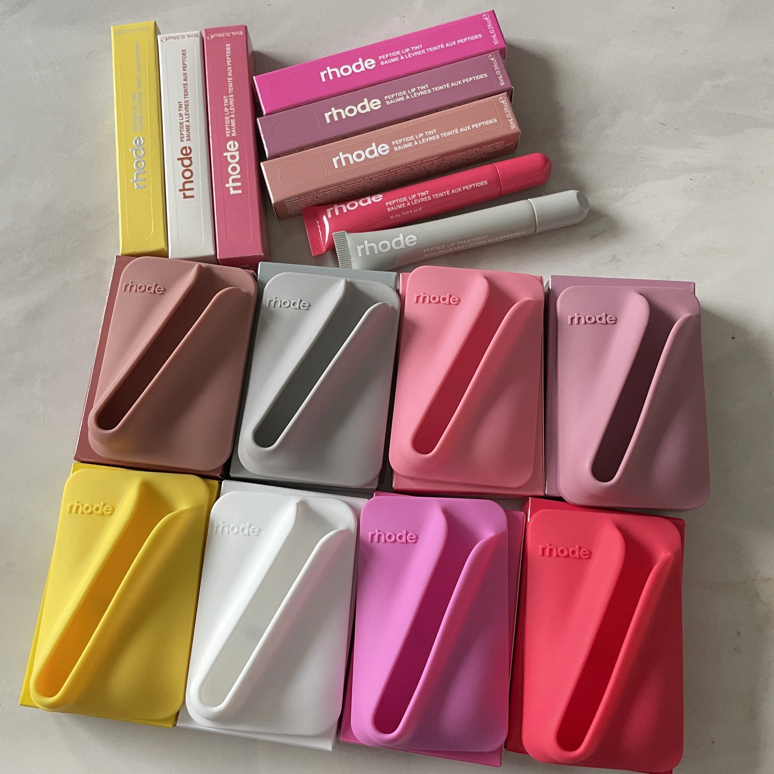 

For IPhone 17 Air ProMax Lipstick 12Colors Basic Phone Holder With Lipstick Sugaeberry Caramelized Banana Moisturizer