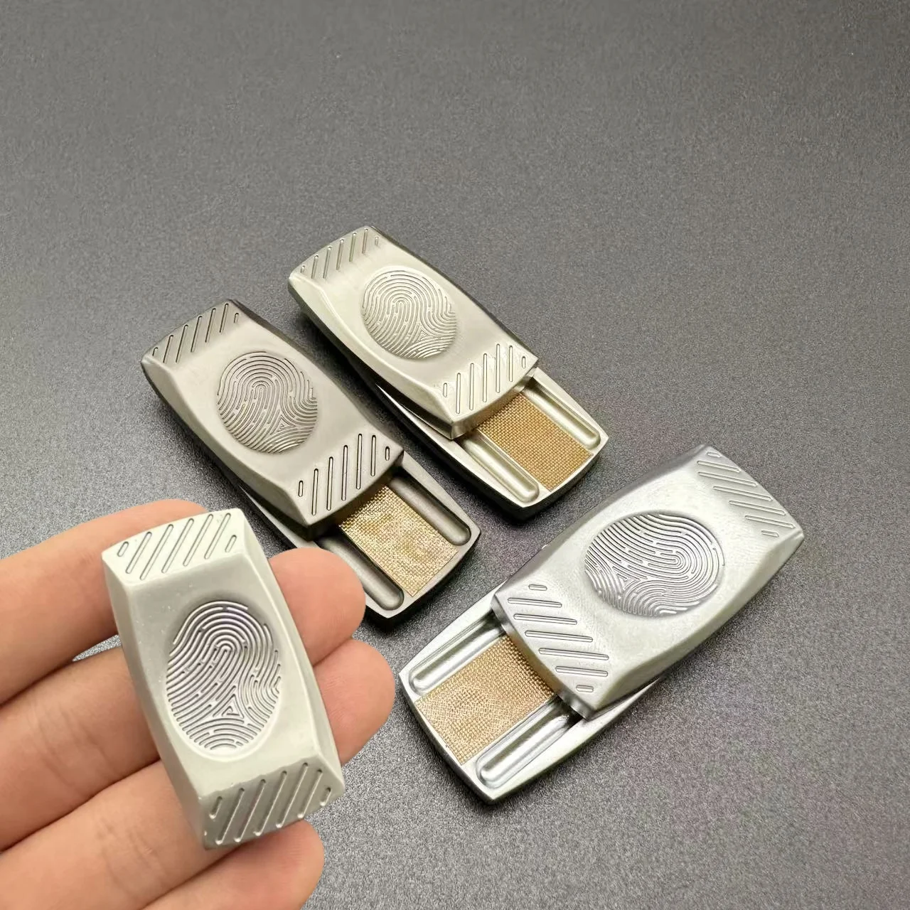 Metallischer Magnetischer Fingerabdruck-Fidget-Slider EDC Haptisches Spielzeug Stressabbau-Gadget für Erwachsene Schreibtisch-Fokus und Angstlinderung