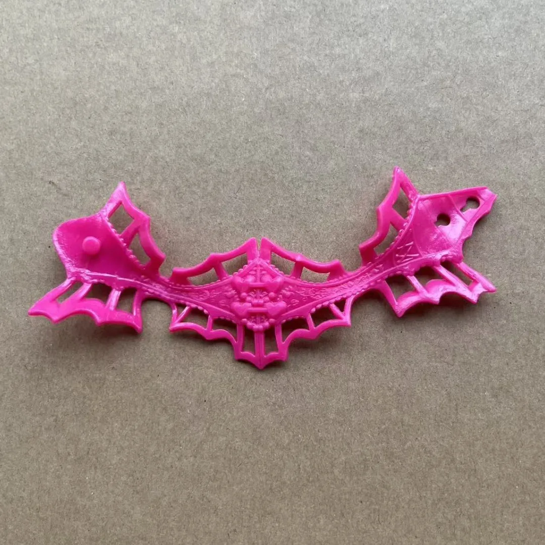 DIY Monster-Puppen-Teile: Original-Zubehörset mit Hüten, Zauberstäben, Gürteln, Handringen, individuellen Hemden und Bändern für kreatives Basteln – Detail 4