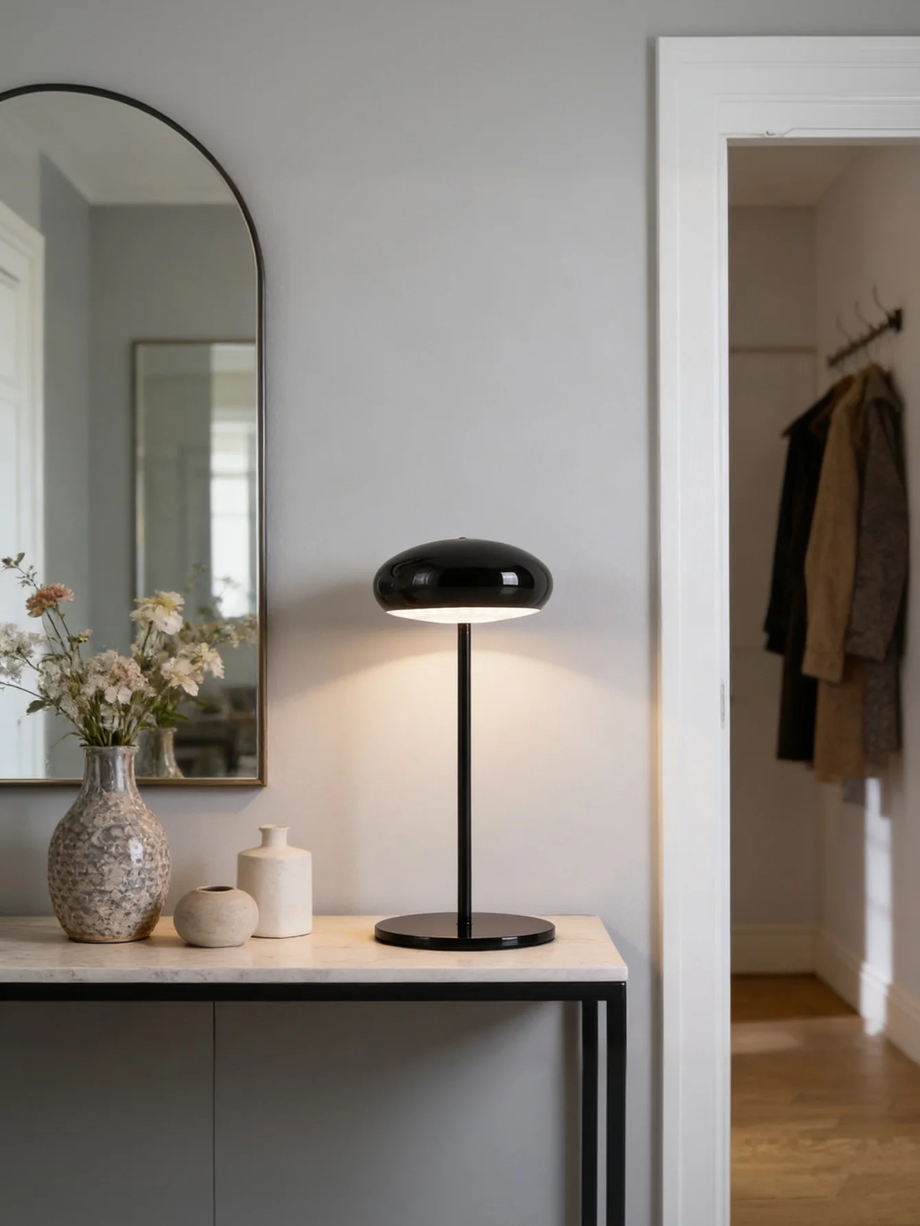 New Modern Simple Iron Table Lamp LED White Black Gold for Living Room Bedroom Ambient Lighting Home Decor Nordic Style