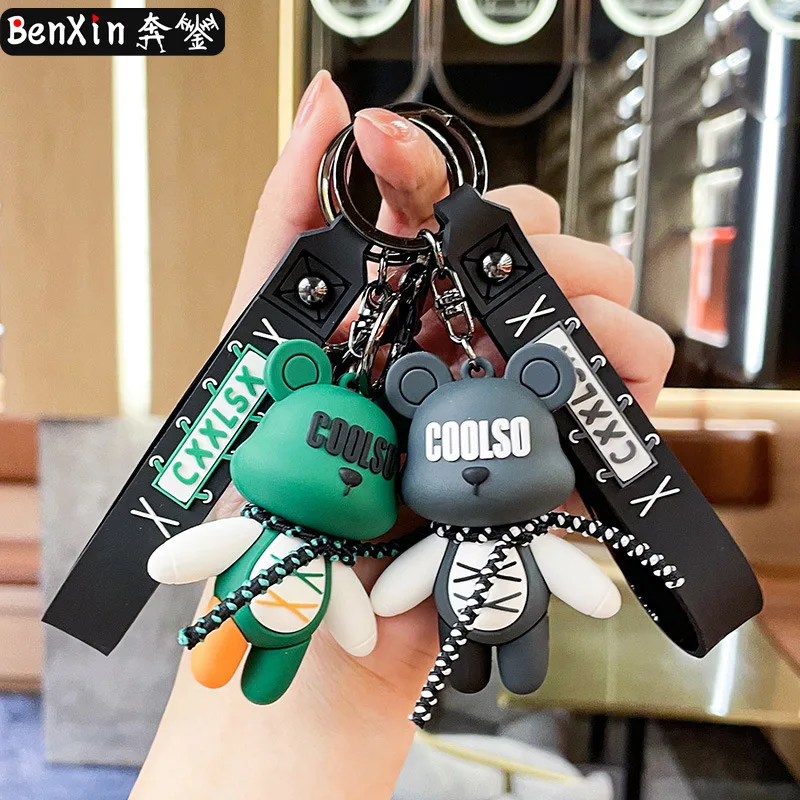 

miniso Creative car keychains, exquisite couple schoolbag pendants, small gifts