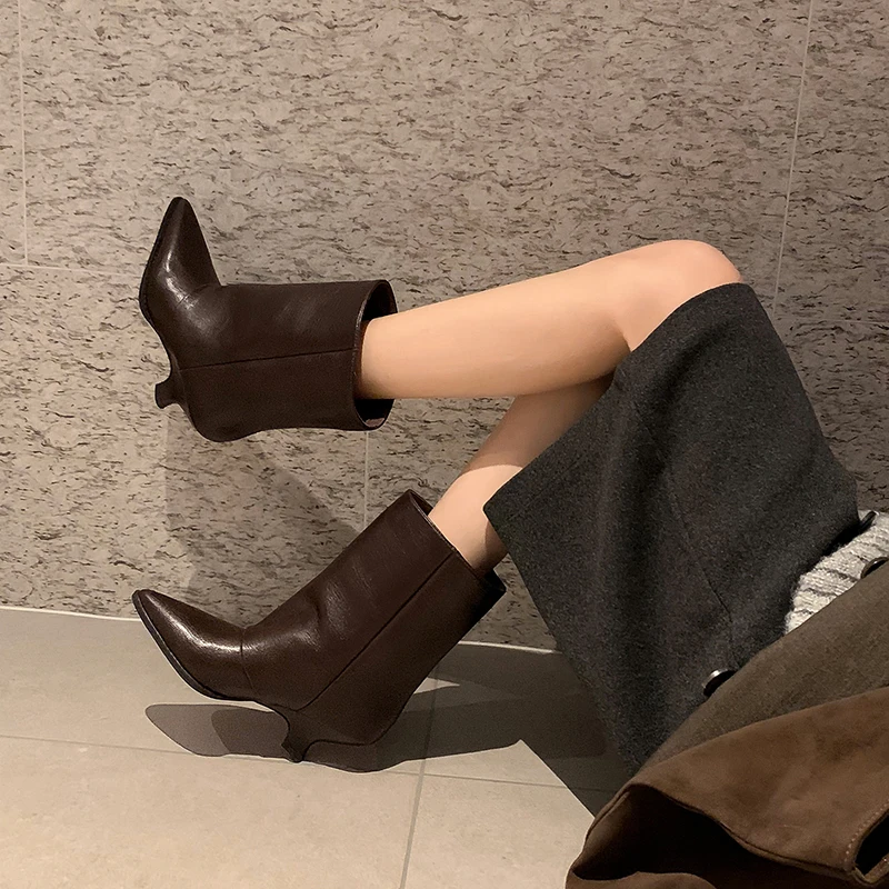 

Women’s Genuine Cowhide Leather Pointed Toe Western Cowboy Ankle Boots Fashion Riding Style Boots