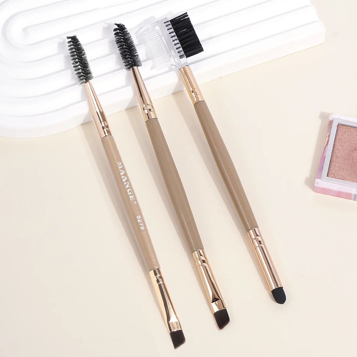 MAANGE-Juego de brochas de maquillaje profesional para ojos, pincel de sombra de ojos con detalle suave, delineador de ojos y cejas, herramientas cosméticas de belleza, 3 piezas