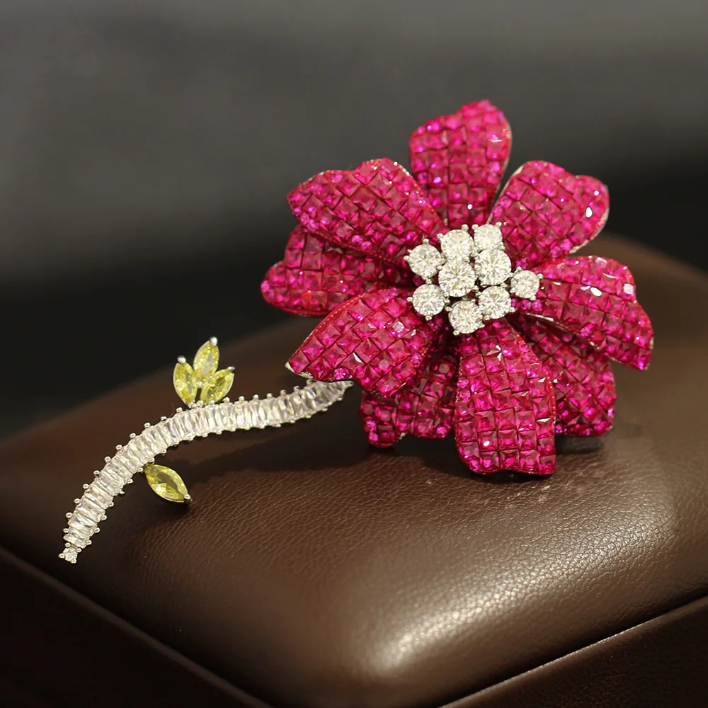 Heavy Industry inlaid Crystal Flower Brooch Luxury Design Cubic Zirconia Exquisite Coat Suit Accessories Pins Women's Gift