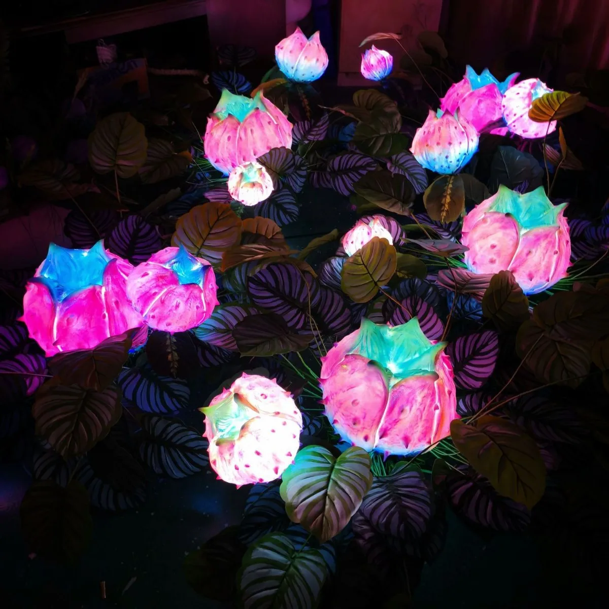 Red Avatar Series DC 12V Outdoor Landscape Lighting IP65 Resin Fiberglass LED Rafflesia Arnoldii Flower Fantasy Design 360