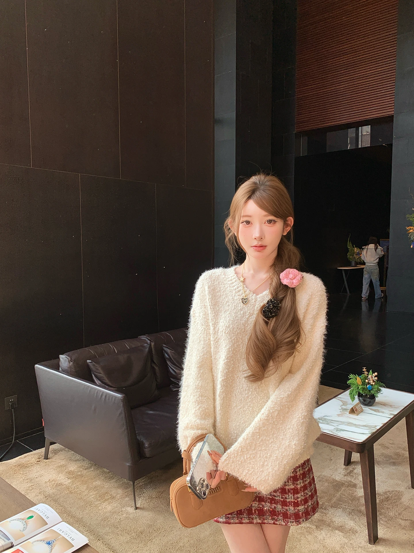 

Chen Dayu Korean High-End White Knitted Sweater Women's Autumn Winter Thiened Loose Lazy V-ne Soft Warm Top