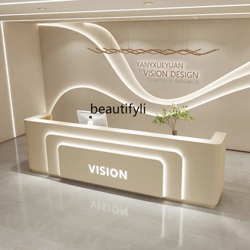 53 متجر لبيع الملابس الصغيرة، صالون تجميل، أمين الصندوق، مكتب الاستقبال، مكتب دليل عيادة الفم