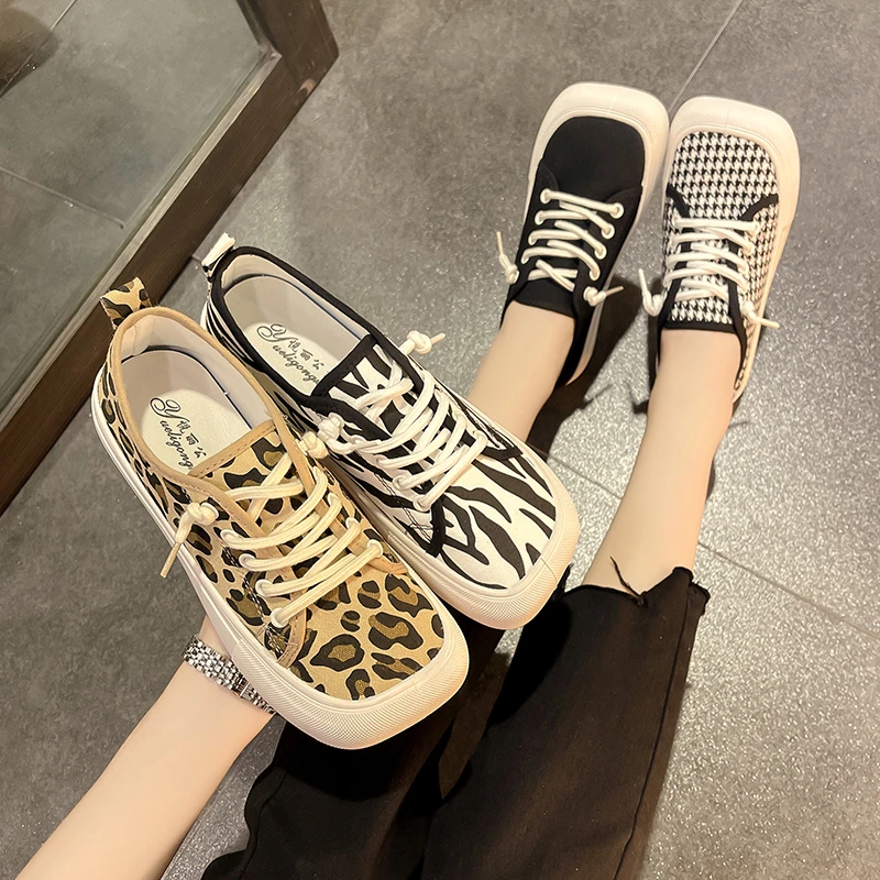 Wide Feet Square Toe Canvas Loafers Women\'s Leisure Lace Up Sneakers Platform Leopard Zebra Print Shoes Student Running Shoes