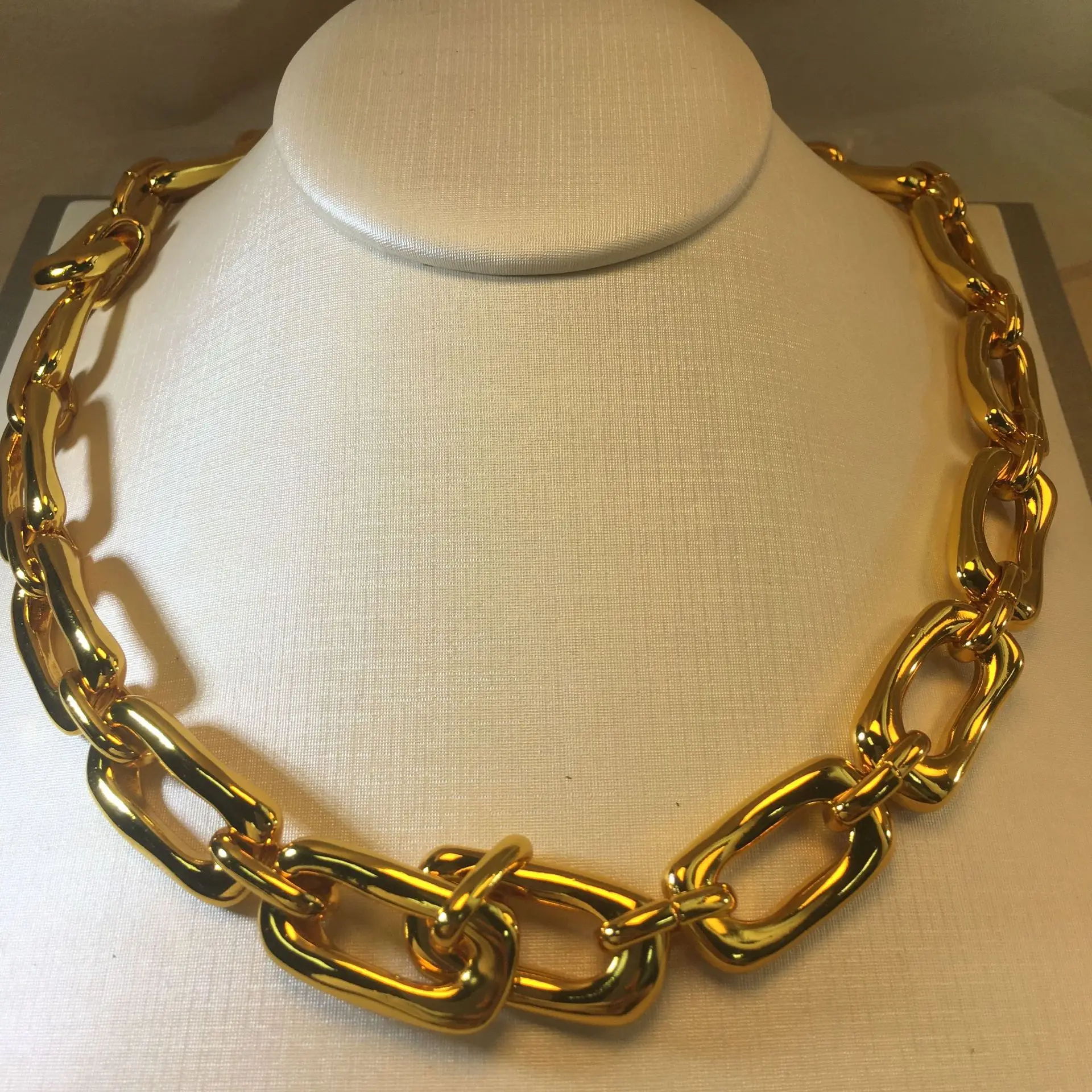 

2025 новый нишевый дизайн, металлическая текстура, толстая цепочка, ожерелье в стиле ретро, персонализированное универсальное ожерелье на ключице