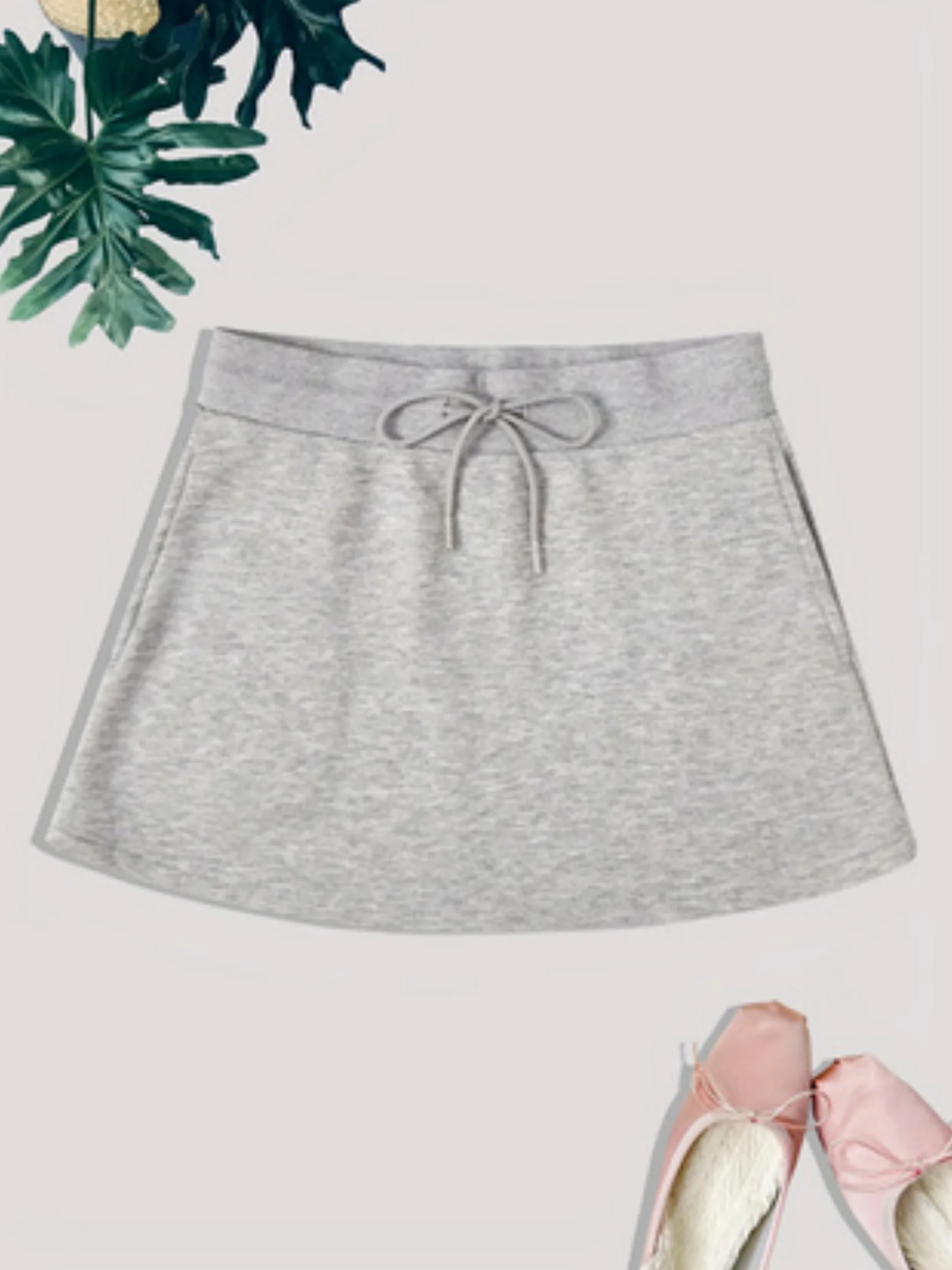 

Женское элегантное короткое платье из двух частей.