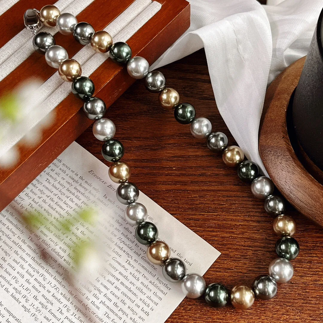 

Maillard style, high quality imported craftsmanship Shijia marine shell pearl mixed color necklace simple versatile chain